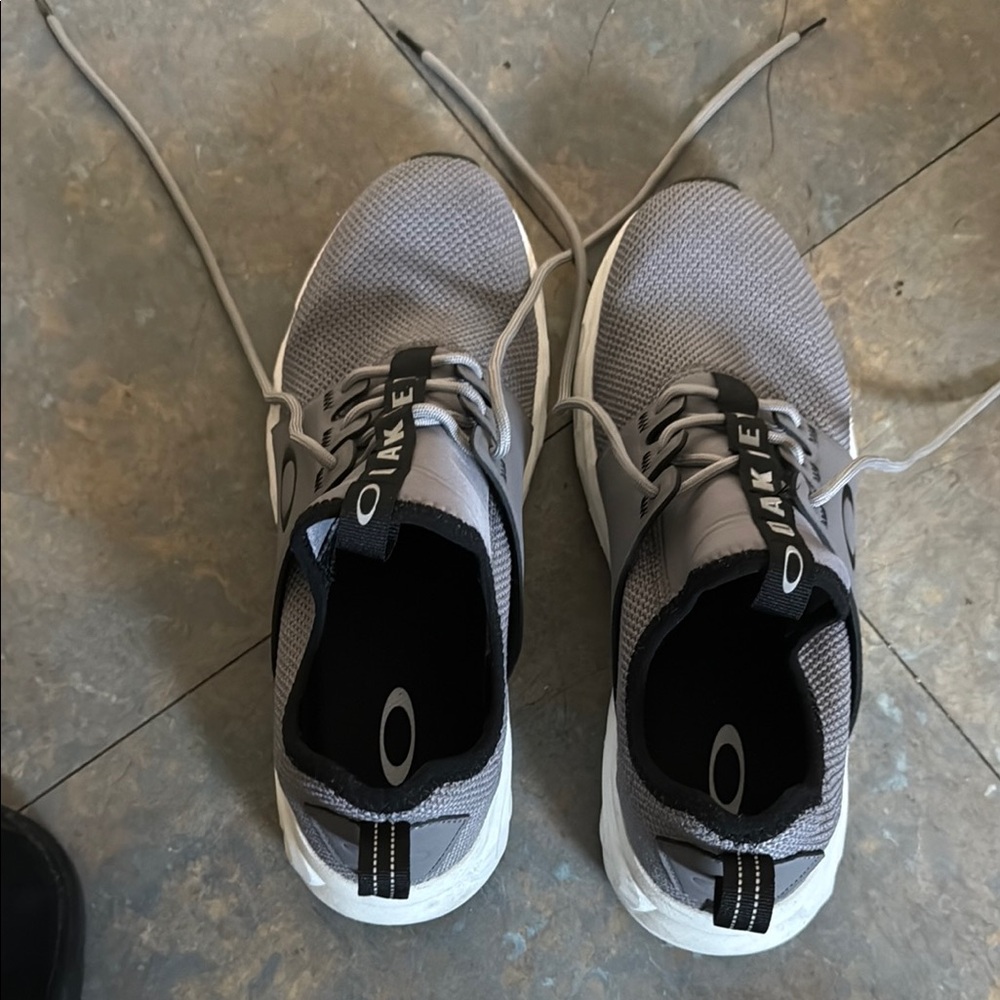 Gray Low-Top Sneakers with Lace-Up Design and Sporty Accents